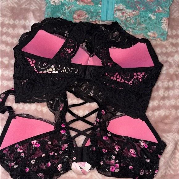 Victoria's Secret Floral and Lace Bra Set - Black, Teal, Black - Picture 9 of 10